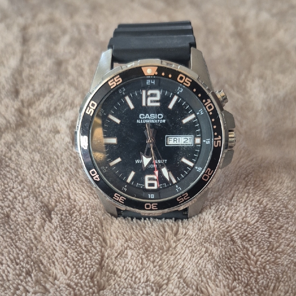 Casio Black and Silver Men's Watch - Picture 2 of 2